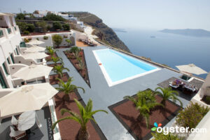 8 Luxurious Hotels in Santorini