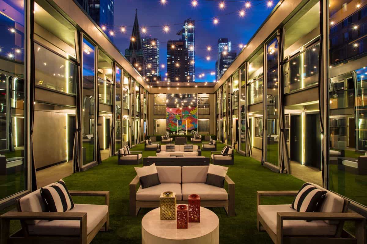 15 Best Rooftop Bars in NYC!