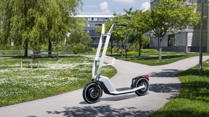BMW PREMIERES A NEW MODERN ELECTRIC BIKE AND A FOLDING SCOOTER FOR EMISSIONS CITY-CRUISING